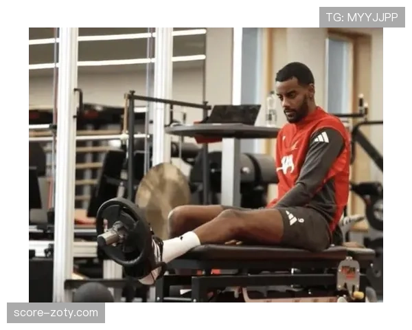 伊萨克与热苏斯：灵活型前锋的成长轨迹与战术适配性对比